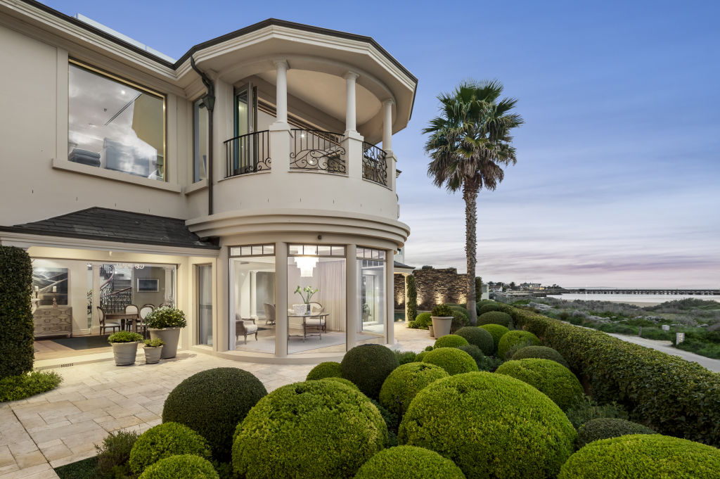 Luxury Beachfront Villas in Brighton