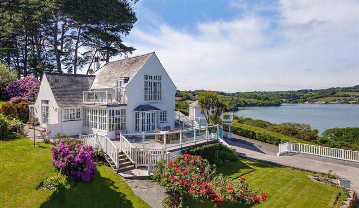 Luxury Coastal Homes for Sale in the UK