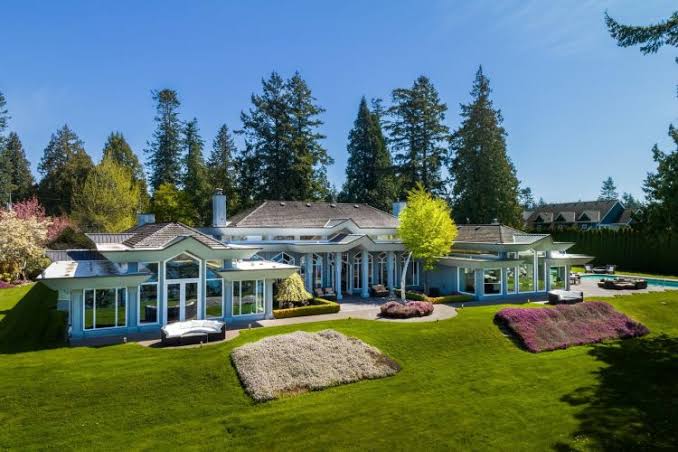 Discover Luxury Waterfront Homes in Surrey